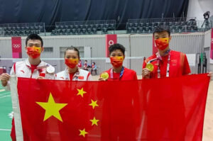 Wang Yi Lyu (R)/Huang Dong Ping (Second from right) celebrate their Olympic victory with Zheng Siwei/Huang Yaqiong. (photo: Zheng Siwei's IG)
