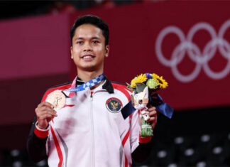 Anthony Sinisuka Ginting is a rising start in badminton. (photo: AFP)