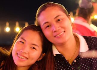 Ratchanok Intanon and her lovely mother - Kamphan Suwannasara. (photo: Ratchanok Intanon's Instagram)