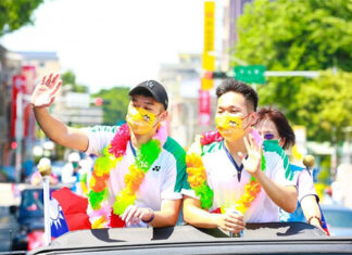 Lee Yang/Wang Chi-lin receive hero's welcome in Kinmen, Taiwan. (photo: Kinmen County)