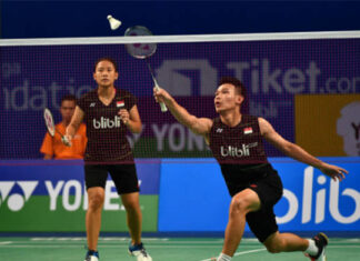 Indonesia's Rinov Rivaldy/Pitha Haningtyas Mentari beat Canadian duo BR Sankeerth/Crystal Lai 21-14, 21-10 in the 2021 Sudirman Cup Group C match. (photo: PBSI)