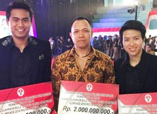 Richard Mainaky (middle) plays an important role in helping Tontowi Ahmad (L) and Liliyana Natsir win the 2016 Rio Olympics mixed doubles gold medal. (photo: Bolasport)