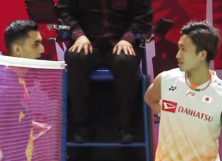 Kento Momota tells Lakshya Sen he has a back injury after retiring from the 2021 BWF World Tour Finals.