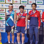 Akane Yamaguchi (second from left) poses for pictures with Tai Tzu Ying (left), He Bingjiao (right), and Zhang Yi Man (second from right).