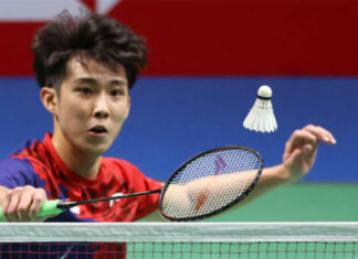 Congratulations to Loh Kean Yew on receiving the well-deserved cash rewards. (photo: Shi Tang/Getty Images)