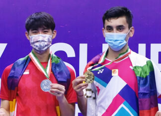 Lakshya Sen (R) and Loh Kean Yew pose for pictures at the India Open awards ceremony.