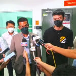 Lee Zii Jia receives blessing from the President of BAM to turn professional. (photo: Bernama)