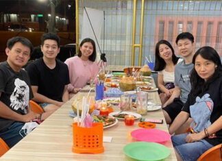 Goh Soon Huat/Shevon Jemie Lai are having dinner with Indonesia's Olympic Champions - Candra Wijaya and Greysia Polii. (photo: Goh Soon Huat's Instagram)