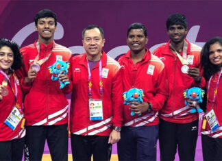 Tan Kim Her (third from left) is not returning for a second stint as the doubles coach of the Indian badminton team. (photo: Free Press)