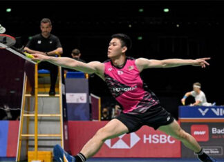 Lee Zii Jia powers past Lakshya Sen 21-17, 21-8 in the 2022 Thomas Cup quarter-finals. (photo: Shi Tang/Getty Images)