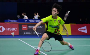 Goh Jin Wei scores a point for Malaysia in the Uber Cup tie between Malaysia and Denmark. (photo: Shi Tang/Getty Images)