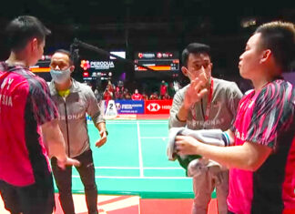 Rexy Mainaky (second left) tries to help Aaron Chia/Soh Wooi Yik and Goh Sze Fei/Nur Izzuddin to reach optimal performance.