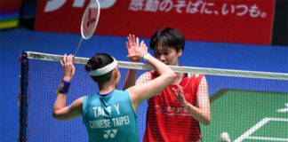 Tai Tzu Ying congratulates Chen Yu Fei after the 2022 World Championships semi-final match. (photo: AFP/Getty Images)