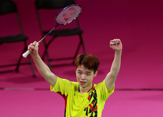 Ng Tze Yong fends off Loh Kean Yew and advances to semis in the 2022 Commonwealth Games. (photo: AFP)