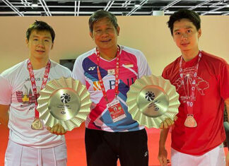 Marcus Fernaldi Gideon (L) and Kevin Sanjaya Sukamuljo (R) pose for pictures with Herry Iman Pierngadi. (photo: Herry Iman Pierngadi's IG)