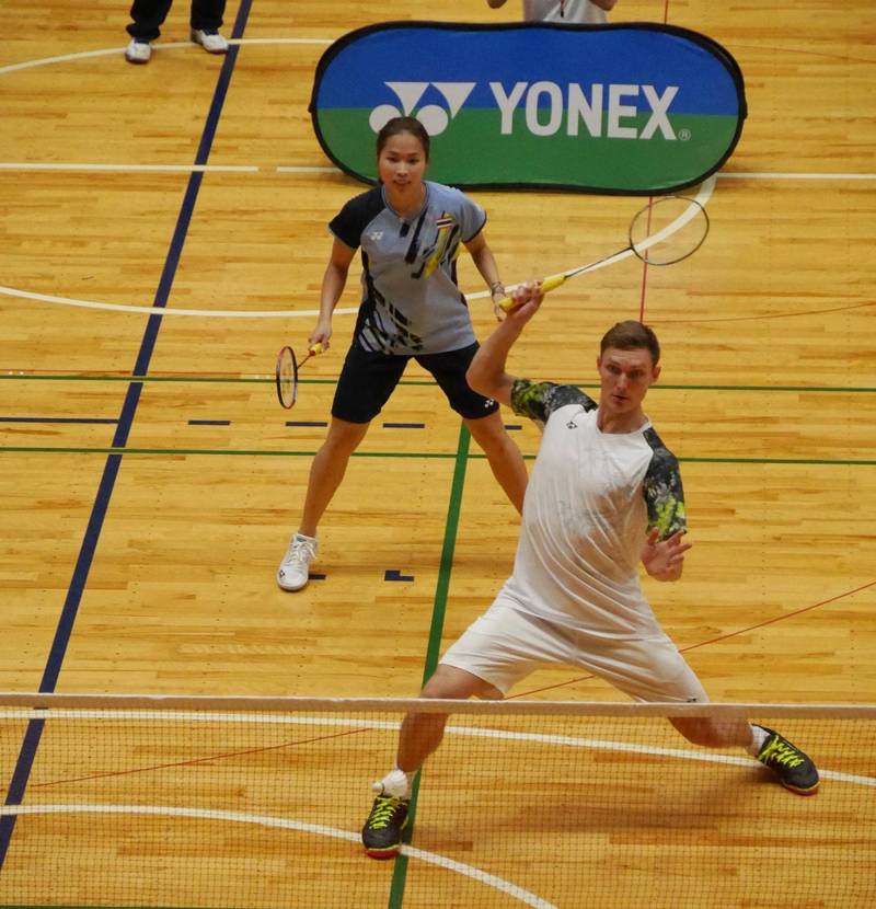 Viktor Axelsen plays mixed doubles with Ratchanok Intanon. (photo: Twitter)