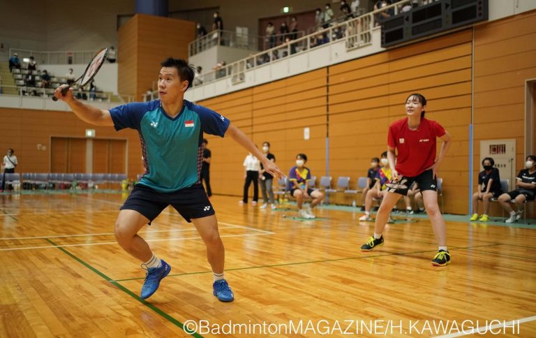 Mayu Matsumoto (right) plays with Marcus Fernaldi Gideon. (photo: BadmintonMagazine/Hirokuni Kawaguchi)