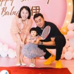 Zhao Yunlei and Hong Wei celebrate the birthday of their daughter. (photo: Hong Wei’s Weibo)