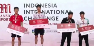 Lei Lan Xi, Weng Hong Yang, Jeon Hyeok Jin, and Son Wan Ho (from left) at the 2022 Indonesia International Challenge awards ceremony. (photo: Weibo)