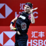 Viktor Axelsen gets off to a strong start 2022 BWF World Tour Finals. (photo: Shi Tang/Getty Images)