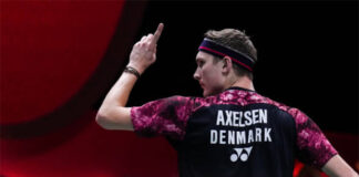 Viktor Axelsen enters the knockout stage at the 2022 BWF World Tour Finals. (photo: Shi Tang/Getty Images)