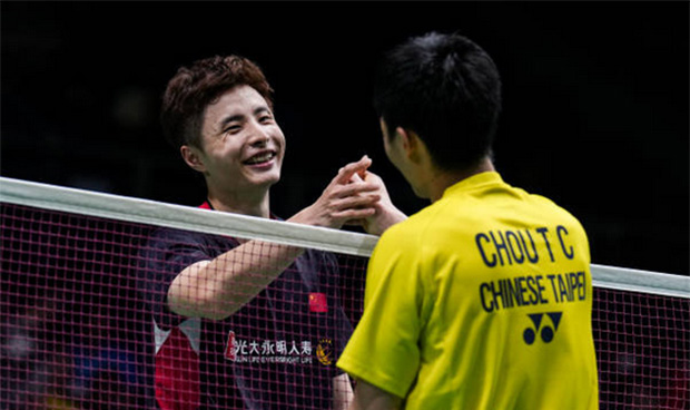 Chou Tien Chen greets Shi Yu Qi after the first round match of 2023 Malaysia Open. (photo: Shi Tang/Getty Images) Chou Tien Chen greets Shi Yu Qi after the first round match of 2023 Malaysia Open. (photo: Shi Tang/Getty Images)