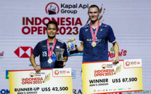 Viktor Axelsen celebrates his Indonesia Open victory. (photo: Shi Tange/Getty Images)