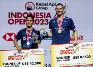 Viktor Axelsen celebrates his Indonesia Open victory. (photo: Shi Tange/Getty Images)