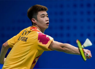 Ng Tze Yong receives words of encouragement from Lee Chong Wei. (Photo: AFP)