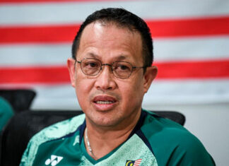 Rexy Mainaky provides Ng Tze Yong with several options for qualifying for the 2024 Paris Olympics qualification. (photo: Bernama)