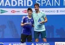 Loh Kean Yew poses with Toma Junior Popov during the 2024 Spain Masters award ceremony. (Photo: BWF)