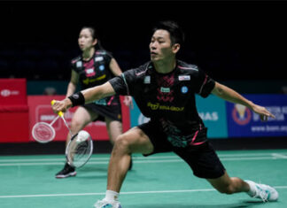 Chan Peng Soon (R) and Cheah Yee See officially retired from professional badminton after their first-round exit at the 2024 Malaysia Masters. (Photo: Xinhua)