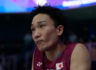Kento Momota looks disappointed to not able to play his farewell match. (Photo: Chengdu 2024)