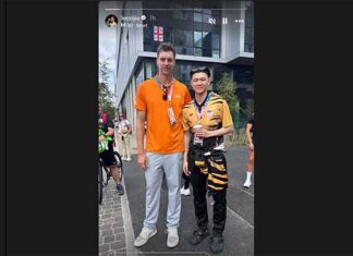 Lee Zii Jia takes a picture with Pau Gasol at Paris Olympic Village. (Photo: Lee Zii Jia's Instagram)