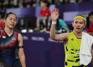 Tai Tzu Ying walked off the court in tears alongside Ratchanok Intanon. (Photo: Reuters)