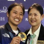 An Se-young meets with the Atlanta 1996 women’s singles singles gold medalist Bang Soo-hyun who was the last Korean women’s singles to win an Olympic gold medal. (Photo: Olympic IG)