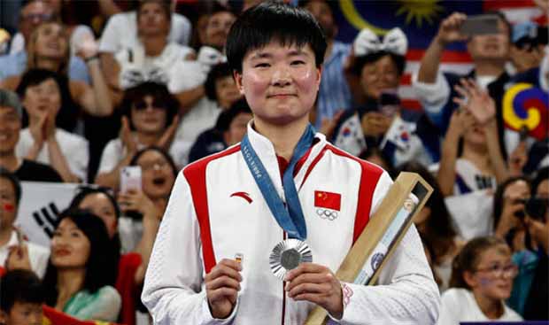 Wishing He Bingjiao all the best in her future endeavors! (Photo: AFP) Wishing He Bingjiao all the best in her future endeavors! (Photo: AFP)