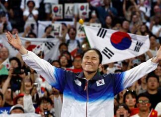 It's outrageous that the World Champion and Olympic gold medalist An Se-Young is required to fix racquet strings, clean rooms, and do laundry for her seniors. To be fair to players of all ages, no one should be treated this way. (Photo: Reuters)