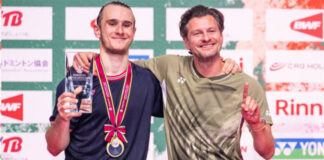 Alex Lanier poses with his coach at the awards ceremony. (Photo: AFP)