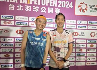 Mutual Respect! Putri Kusuma Wardani takes a picture with Tai Tzu-Ying after the 2024 Taipei Open quarterfinals. (Photo: LTN)