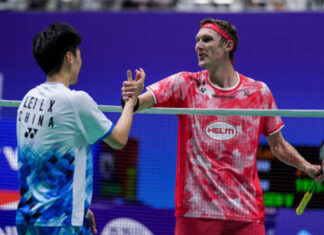 Viktor Axelsen greets Lei Lanxi after the first-round match of the 2024 China Open. (Photo: Shi Tang/Getty Images)