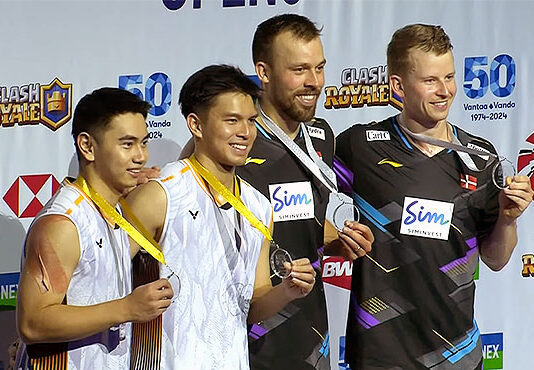Nur Izzuddin/Goh Sze Fei and Kim Astrup/Anders Skaarup Rasmussen pose for pictures at the Arctic Open awards ceremony. (Photo: BWF)