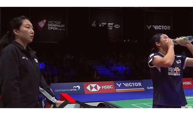 An Se Young has zero communication with coach - Sung Ji-Hyun from the Badminton Korea Association in both the Denmark Open second round (against Ratchanok Intanon) and quarter-finals (against Supanida Katethong). (Photo: BWF) An Se Young has zero communication with coach - Sung Ji-Hyun from the Badminton Korea Association in both the Denmark Open second round (against Ratchanok Intanon) and quarter-finals (against Supanida Katethong). (Photo: BWF)
