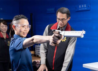 What? Tai Tzu Ying is trading her badminton racket for a gun? (Photo: Kaohsiung City Police Department)
