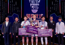 Anders Antonsen poses with the winners and Lin Dan during the award ceremony. (Photo: King Cup)