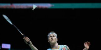 Anders Antonsen crashes out of the 2025 Indonesia Masters. (Photo: AFP)