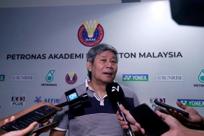 Herry Iman Pierngadi talks to reporters during a training session at Academy Badminton Malaysia. (Photo: BAM)