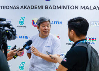 Malaysia’s men’s doubles team to stay connected with Herry Iman Pierngadi while competing at BAMTC in Qingdao, China. (Photo: Bernama)