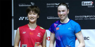 Chen Yufei (L) and Line Højmark Kjaersfeldt pose for picture at the awards ceremony of the 2025 Swiss Open. (Photo: BWF)