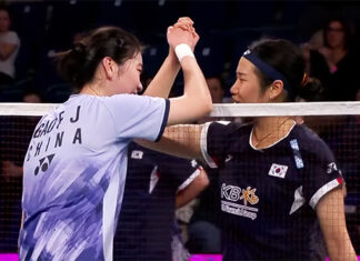 📸 An Se Young greets Gao Fangjie after the 2025 Orleans Masters semifinal match. (Photo: AFP)